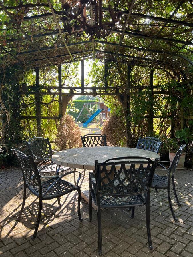 The Gatehouse At Stansted Bed & Breakfast Hallingbury ภายนอก รูปภาพ