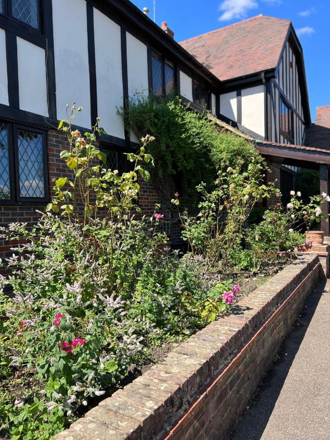 The Gatehouse At Stansted Bed & Breakfast Hallingbury ภายนอก รูปภาพ